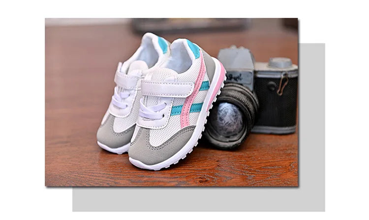 Fashion Mesh Breathable Children Sports Shoes Boys Girls Non Slip Casual Running Shoes Kids Hook and Loop Lightweight Sneakers